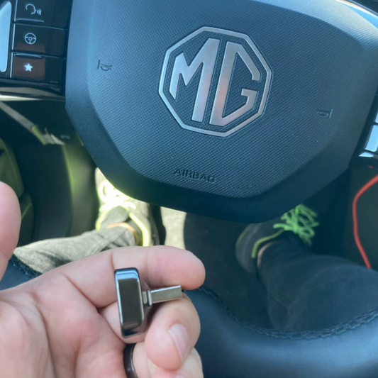 2-IN-1 WIRELESS CARPLAY ADAPTER